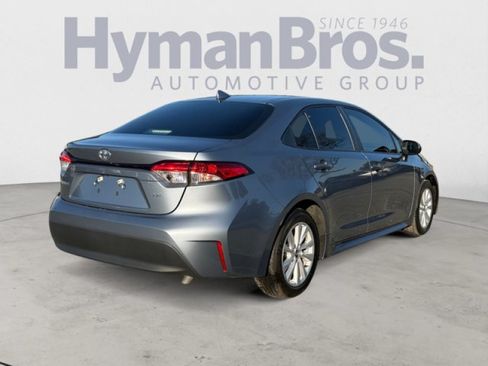 Used 2025 Toyota Corolla LE w/ LE Premium Package FWD image 3
