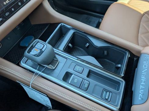 New 2026 Nissan Pathfinder Platinum image 12