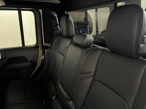 New 2025 Jeep Gladiator Rubicon AWD/4WD image 20