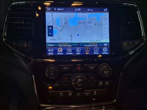Used 2019 Jeep Grand Cherokee Laredo w/ Laredo X Package RWD image 15