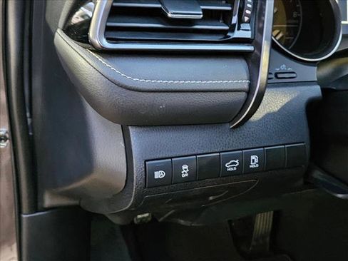 Used 2022 Toyota Camry SE image 11