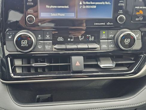 Used 2022 Toyota Highlander XLE image 34