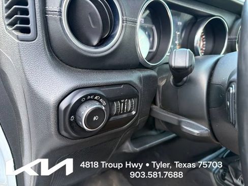 Used 2021 Jeep Wrangler Unlimited Sahara AWD/4WD image 14
