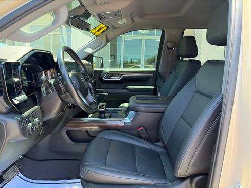 Used 2022 Chevrolet Silverado 1500 LT Trail Boss w/ LT Trail Boss Premium Package AWD/4WD image 6