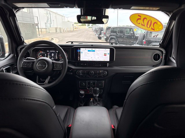 Used 2025 Jeep Wrangler Unlimited Rubicon AWD/4WD image 14