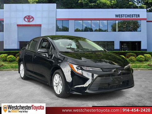 Used 2023 Toyota Corolla LE w/ LE Convenience Package FWD image 1