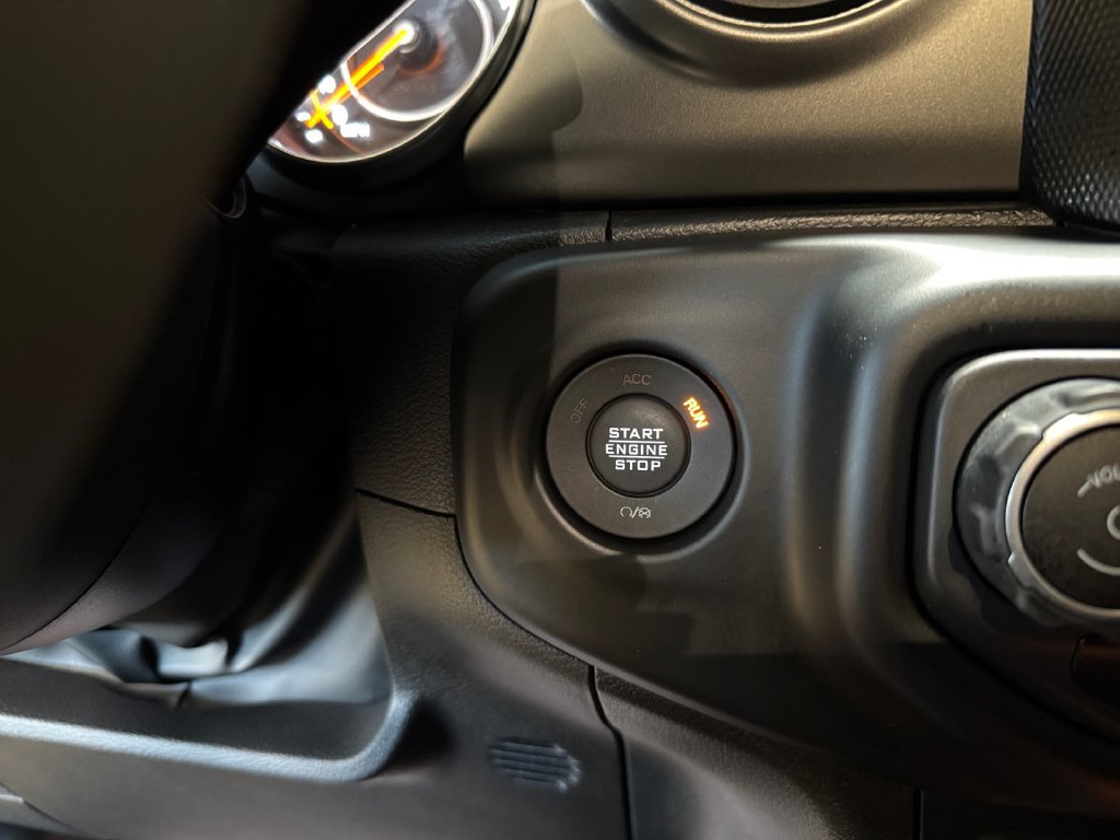 Used 2023 Jeep Gladiator Sport AWD/4WD image 29