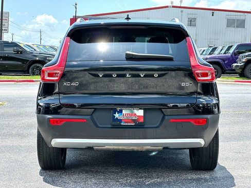 Used 2023 Volvo XC40 B5 Plus AWD/4WD image 14