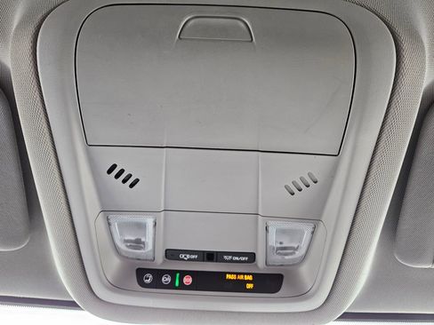 Used 2019 GMC Acadia SLE image 18