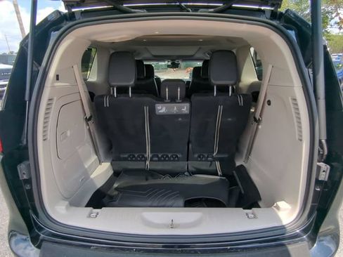 Used 2019 Chrysler Pacifica Limited w/ Advanced Safetytec Group FWD image 14