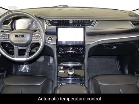 Used 2023 Jeep Grand Cherokee Limited w/ Black Appearance Package image 13