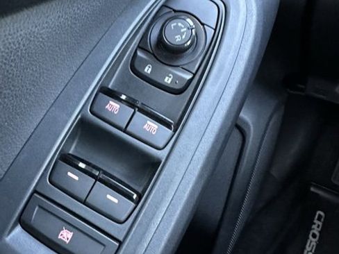 Used 2025 Subaru Crosstrek 2.0i Premium image 18