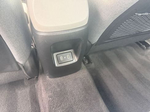 Used 2025 Hyundai Elantra Limited image 24