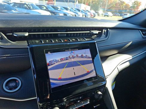 Used 2023 Jeep Grand Cherokee Altitude image 21