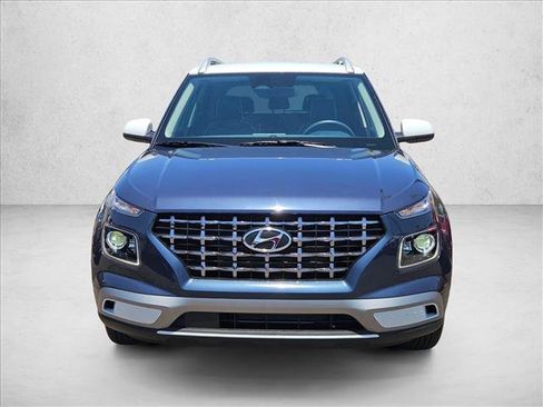 Used 2025 Hyundai Venue Limited FWD image 2