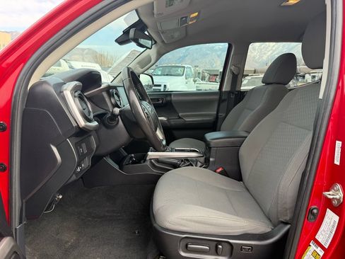 Used 2021 Toyota Tacoma SR5 AWD/4WD image 15