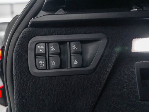 Used 2023 BMW X7 M60i w/ Executive Package image 47