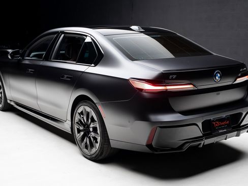 Used 2023 BMW i7 xDrive60 image 22