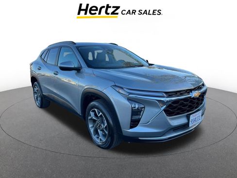 Used 2025 Chevrolet Trax LT image 1