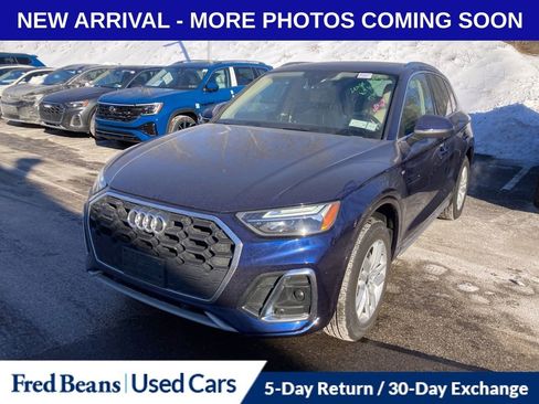 Used 2023 Audi Q5 2.0T Premium w/ Convenience Package image 3