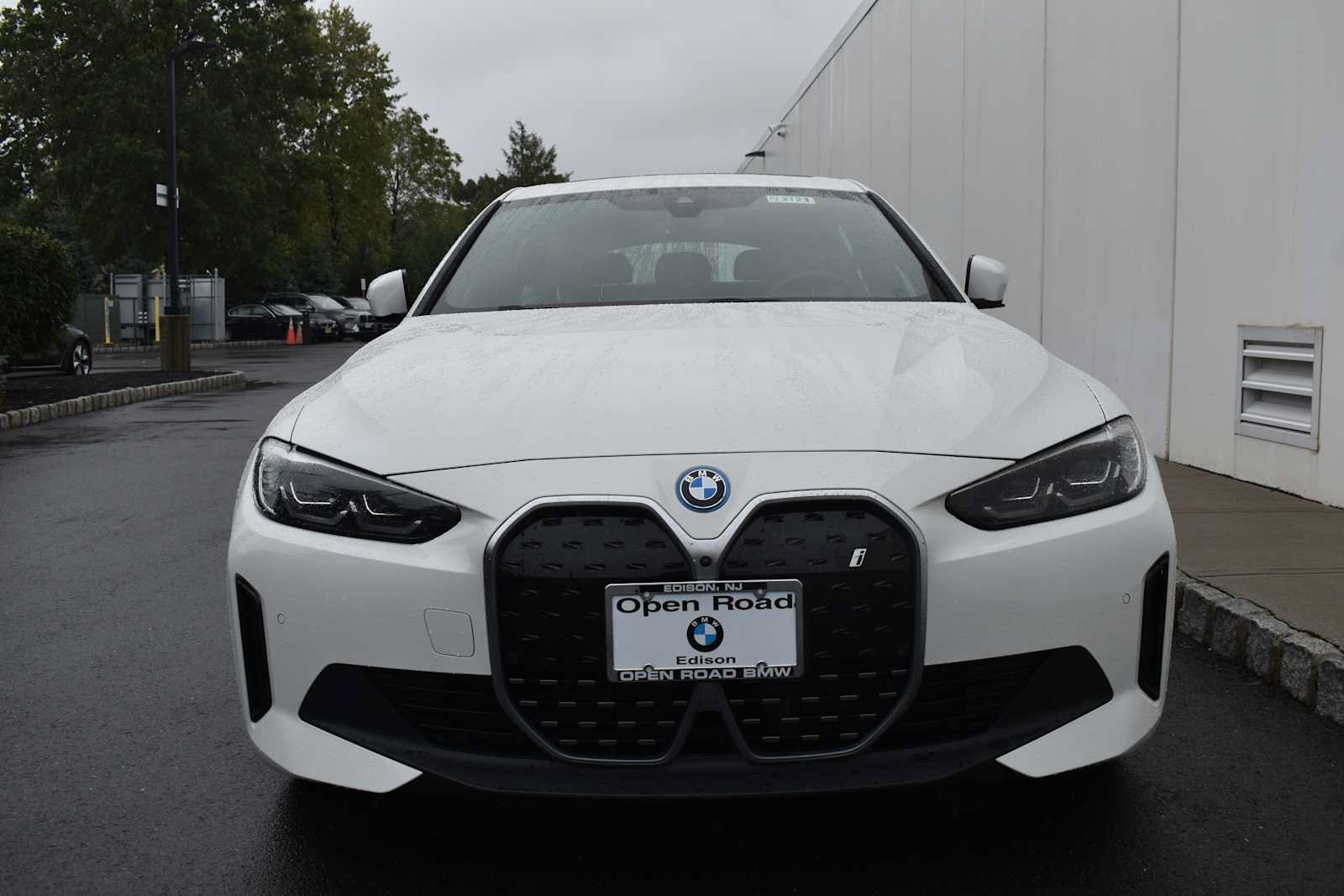 Used 2024 BMW i4 eDrive35 w/ Premium Package RWD image 2