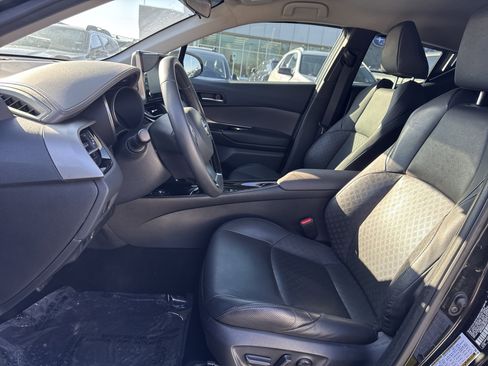 Used 2021 Toyota C-HR Limited image 31