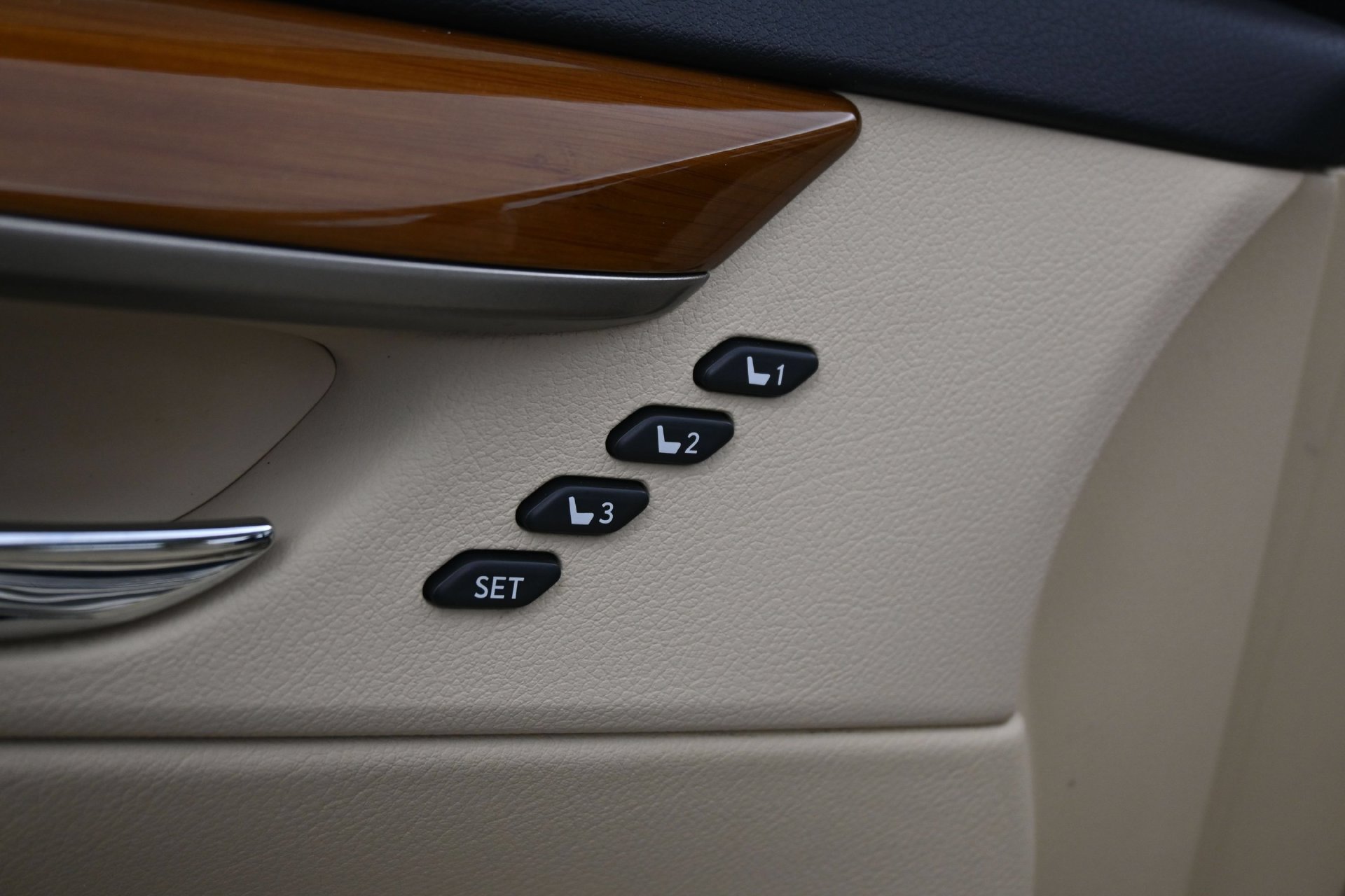 Used 2013 Lexus ES 300h w/ Luxury Pkg FWD image 22
