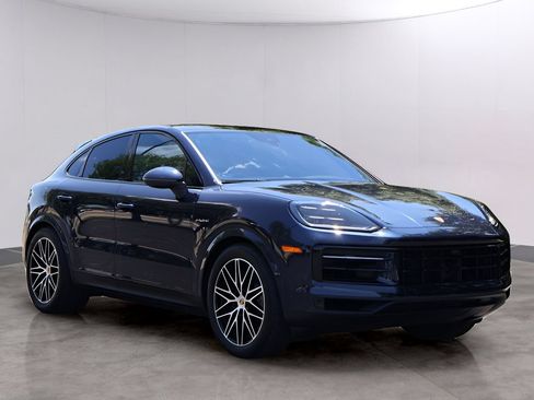 Certified 2026 Porsche Cayenne E-Hybrid Coupe AWD/4WD image 11