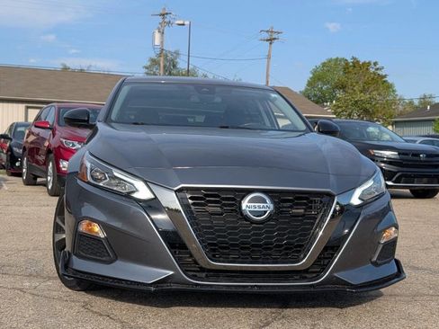 Used 2022 Nissan Altima 2.5 SR AWD/4WD image 3