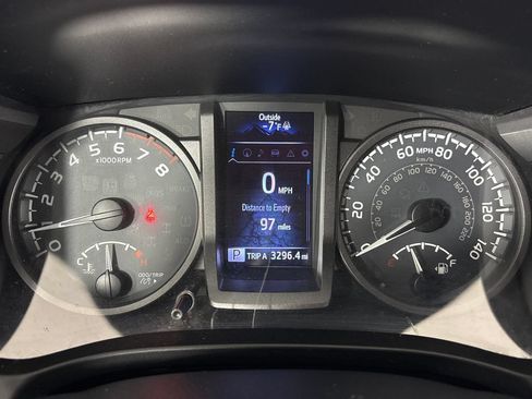 Used 2018 Toyota Tacoma TRD Off-Road w/ Technology Package AWD/4WD image 19