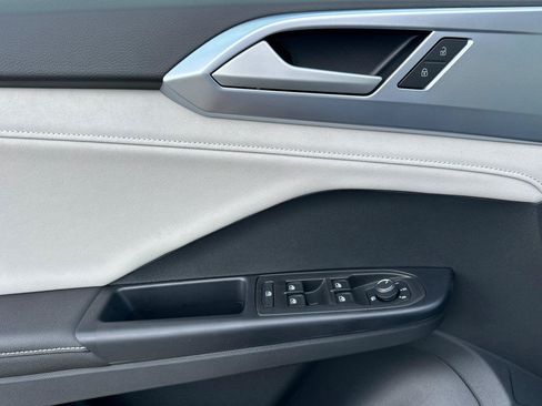 New 2026 Volkswagen Taos SE AWD/4WD image 10