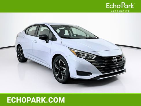 Used 2025 Nissan Versa SR FWD image 1