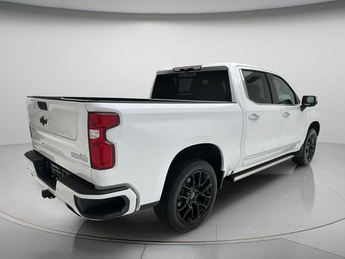 Used 2024 Chevrolet Silverado 1500 High Country w/ High Country Premium Package AWD/4WD image 6