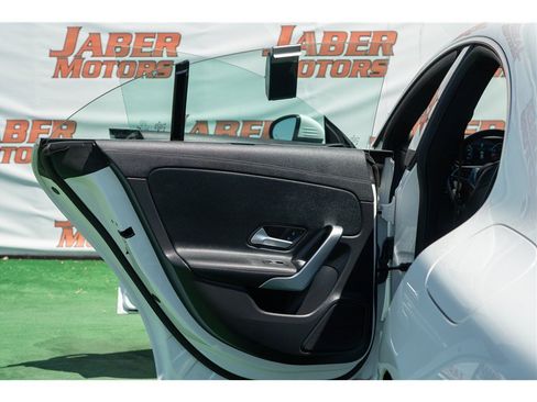 Used 2025 Mercedes-Benz CLA 250 image 33
