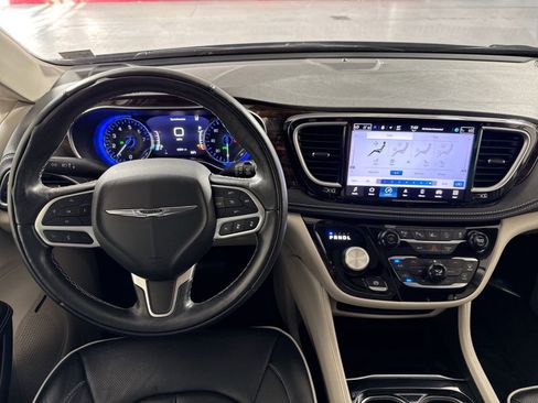 Used 2022 Chrysler Pacifica Limited FWD image 16