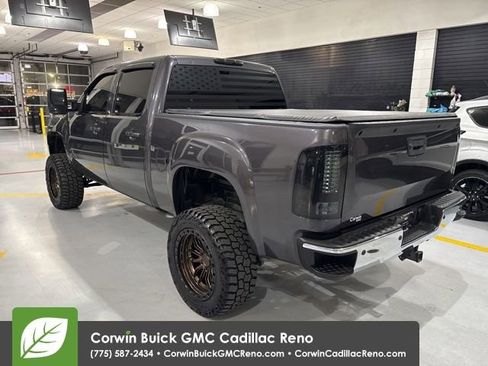 Used 2011 GMC Sierra 1500 SLT w/ SLT Convenience Package AWD/4WD image 4