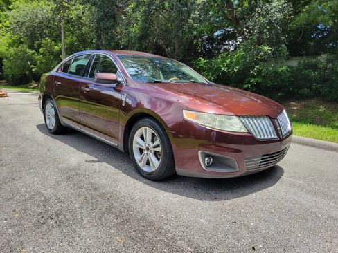 Used 2009 Lincoln MKS image 1