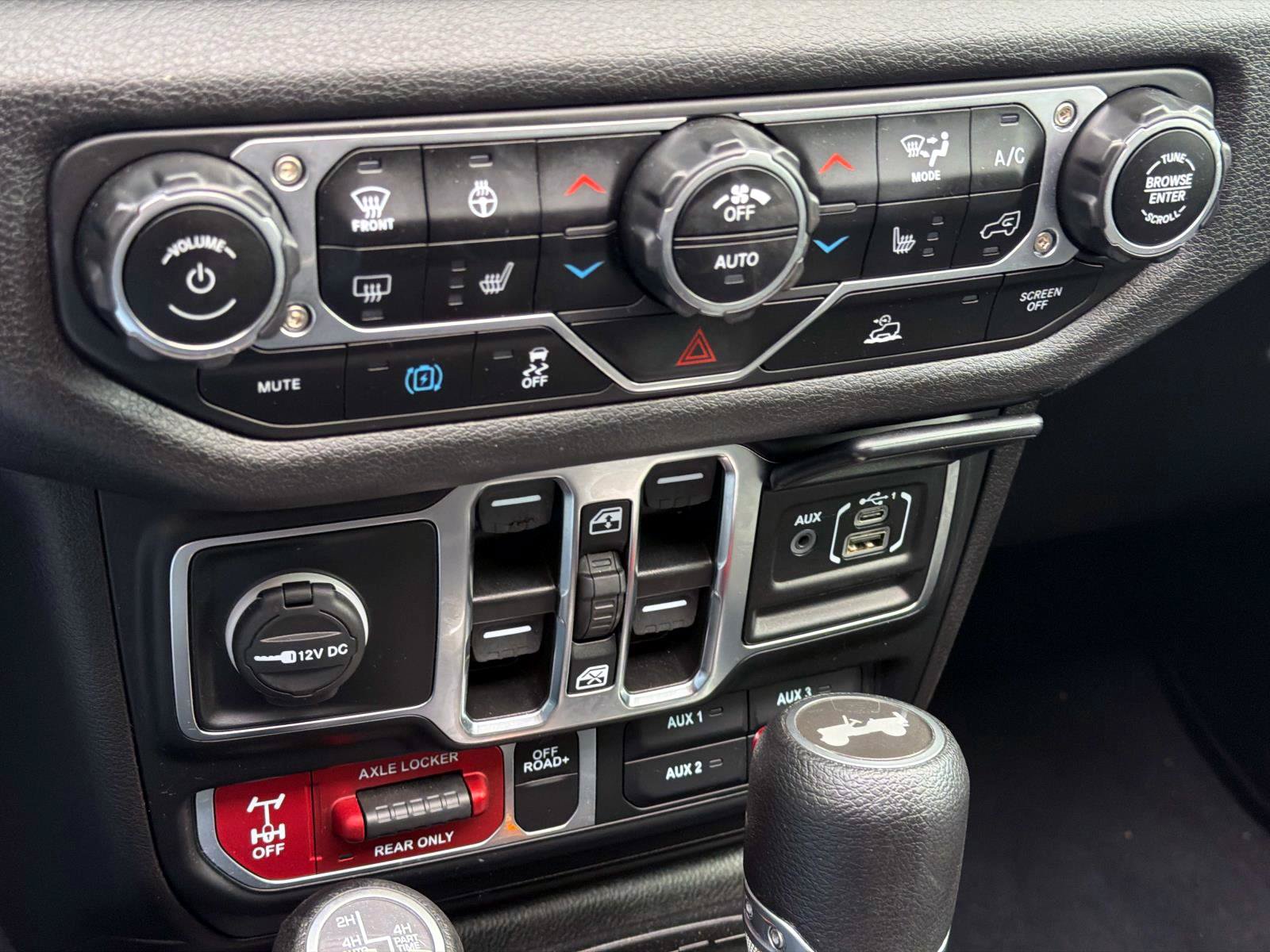 Used 2024 Jeep Wrangler Unlimited AWD/4WD image 19