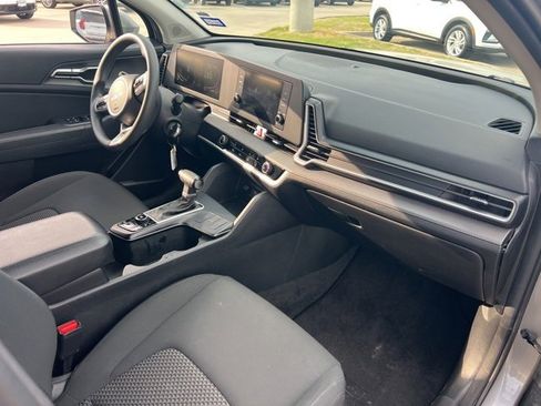 Used 2023 Kia Sportage LX image 7