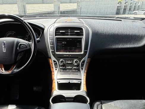 Used 2016 Lincoln MKX Select image 28