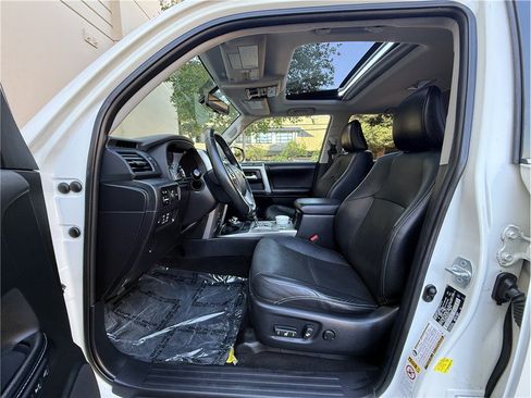 Used 2016 Toyota 4Runner Limited AWD/4WD image 10