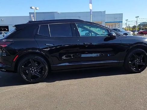 New 2026 Chevrolet Equinox EV RS image 9