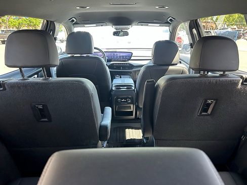 Used 2025 Buick Enclave Preferred FWD image 23