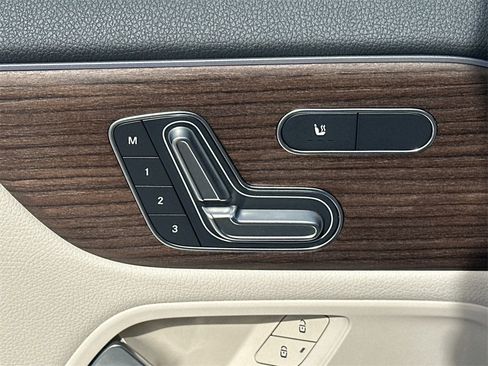 Used 2026 Mercedes-Benz GLA 250 4MATIC image 11