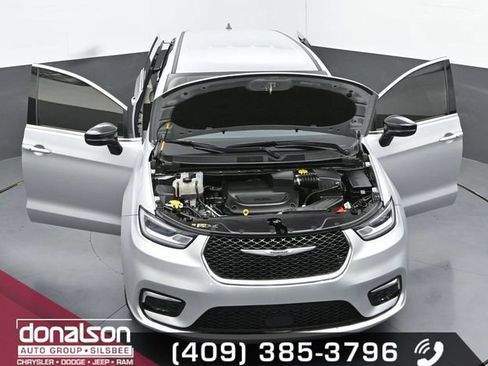 Used 2024 Chrysler Pacifica Touring-L FWD image 24