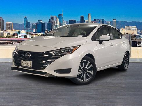 Used 2025 Nissan Versa SV w/ Trunk Package FWD image 2