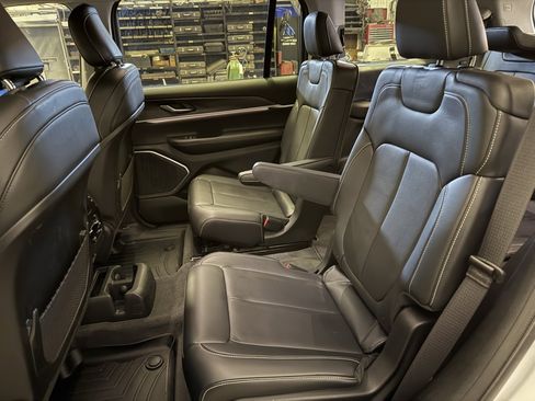 Used 2021 Jeep Grand Cherokee L Limited image 13