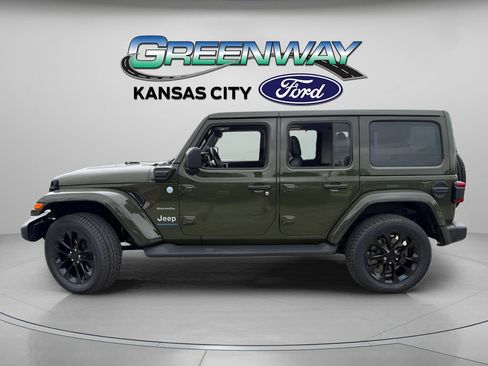 Used 2023 Jeep Wrangler Unlimited Sahara w/ Cold Weather Group AWD/4WD image 5