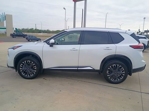 New 2026 Nissan Rogue Platinum w/ Tech Package AWD/4WD image 4