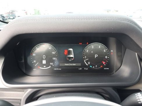 Used 2023 Land Rover Defender 130 SE image 15